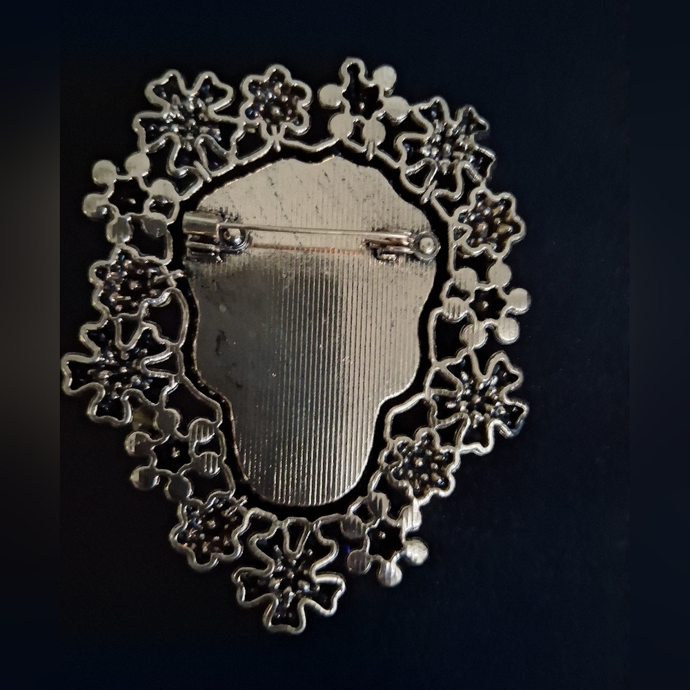 SUGAR SKULL BROOCH - Picture 3 of 3